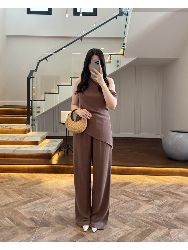 KAHVE ASİMETRİK TEK OMUZ BLUZ TAKIM-267330