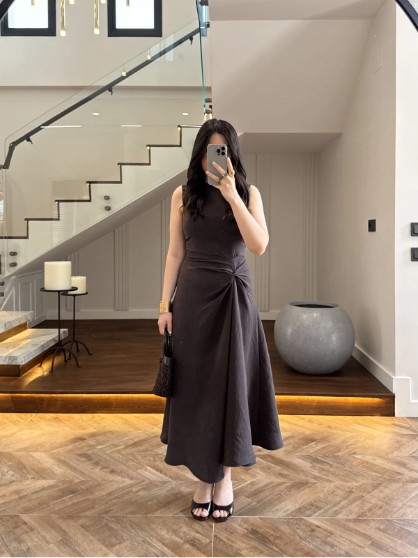 KAHVE DÜĞÜM DETAY KOLSUZ ELBİSE -2386
