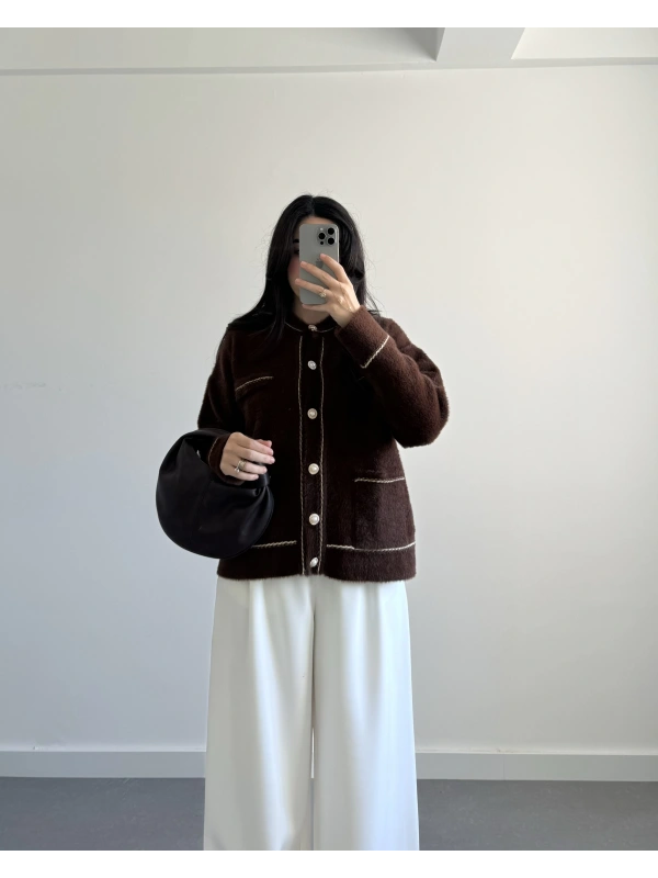 Acı Kahve İnci Düğme Detaylı Yumoş Dokulu Hırka