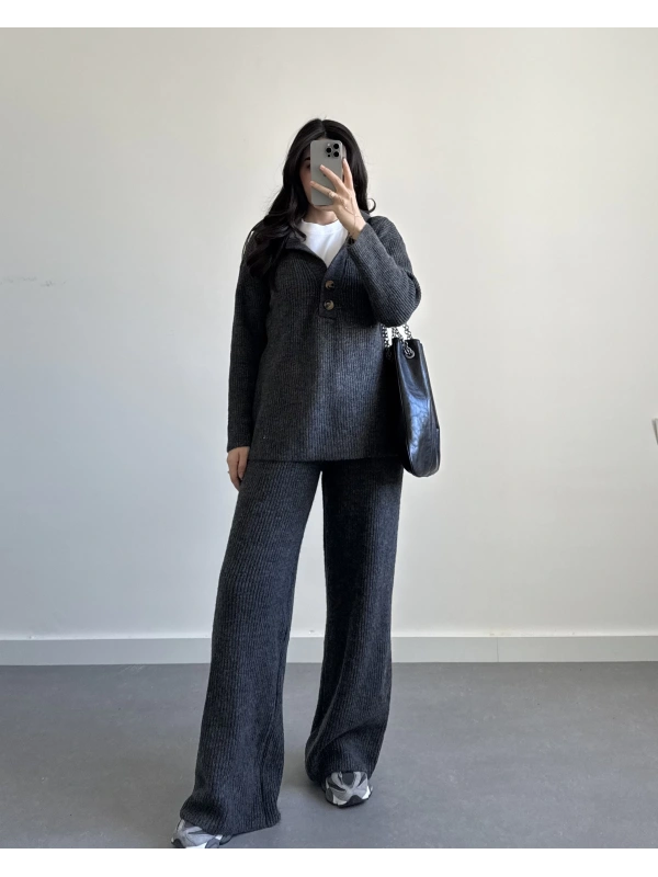 ANTRASİT ÖNÜ DÜĞMELİ TRİKO TAKIM