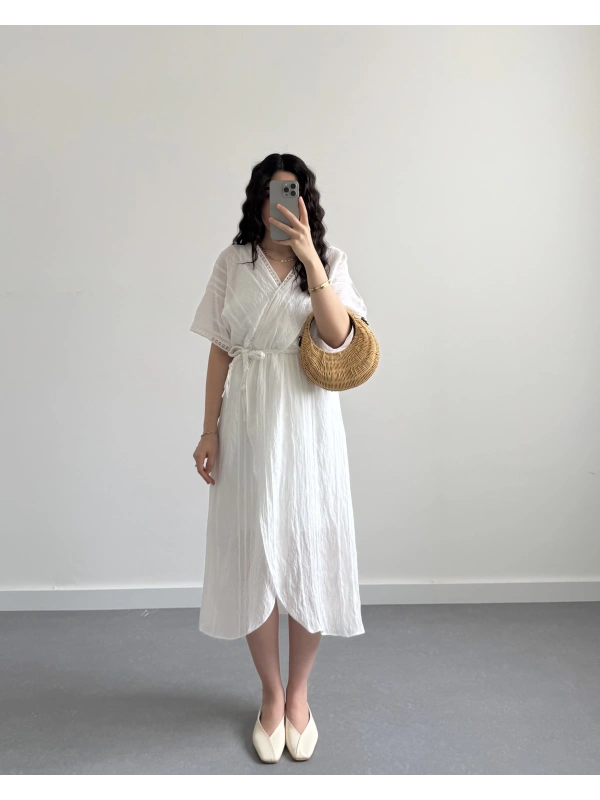 AVA BEYAZ KURUVAZE ÖRGÜ KEMERLİ ELBİSE