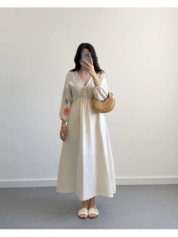 BEJ KOLLARI NAKIŞLI MÜSLİN ELBİSE