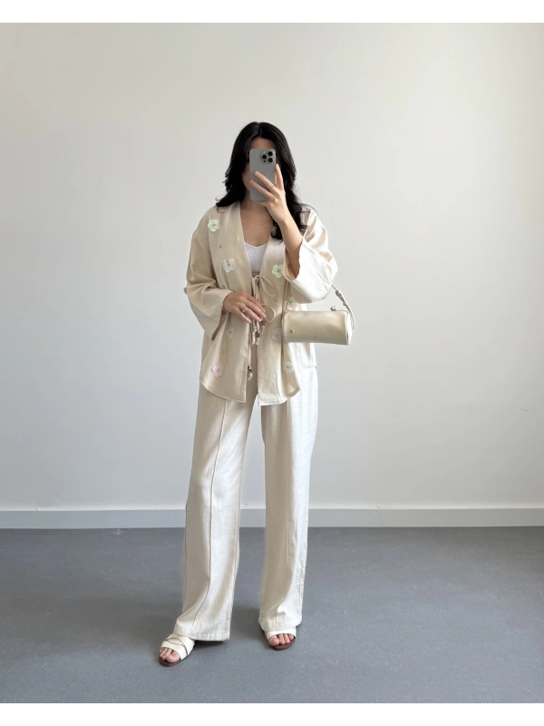 BEJ TAŞ VE ÇİÇEK BASKILI KİMONO TAKIM