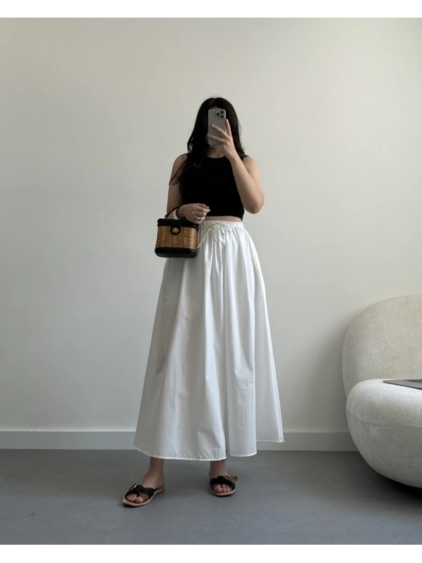 Beyaz beli bağcıklı midi boy etek