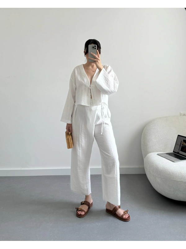 Beyaz Crop Bağcıklı Tasarım Takım