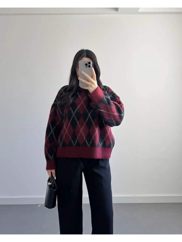 BORDO-SİYAH BAKLAVA KAZAK