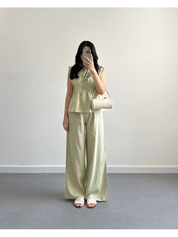 ÇAĞLA YEŞİL BAĞCIK DETAYLI BLUZ TAKIM