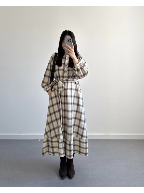 EKOSE DESEN KUŞAKLI ELBİSE BEJ