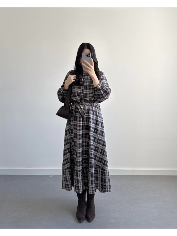 EKOSE DESEN KUŞAKLI ELBİSE KAHVE