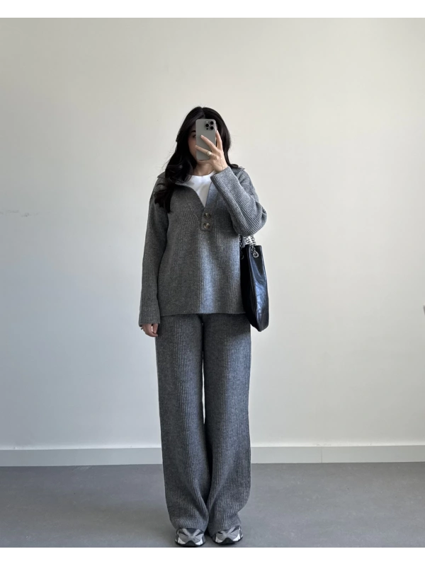 GRİ ÖNÜ DÜĞMELİ TRİKO TAKIM