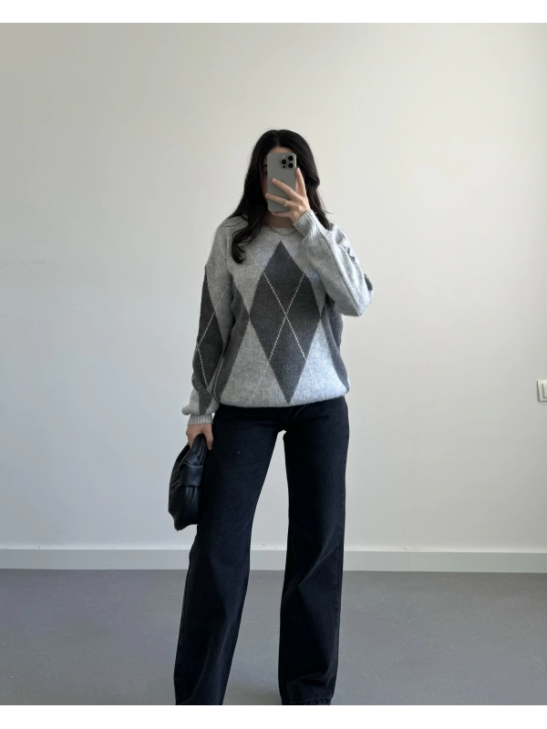 GRİ BAKLAVA DESEN KAZAK