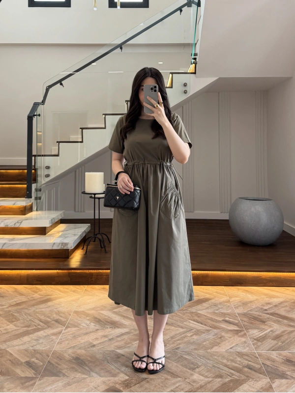 HAKİ BEL BÜZGÜLÜ CEPLİ ELBİSE-30731