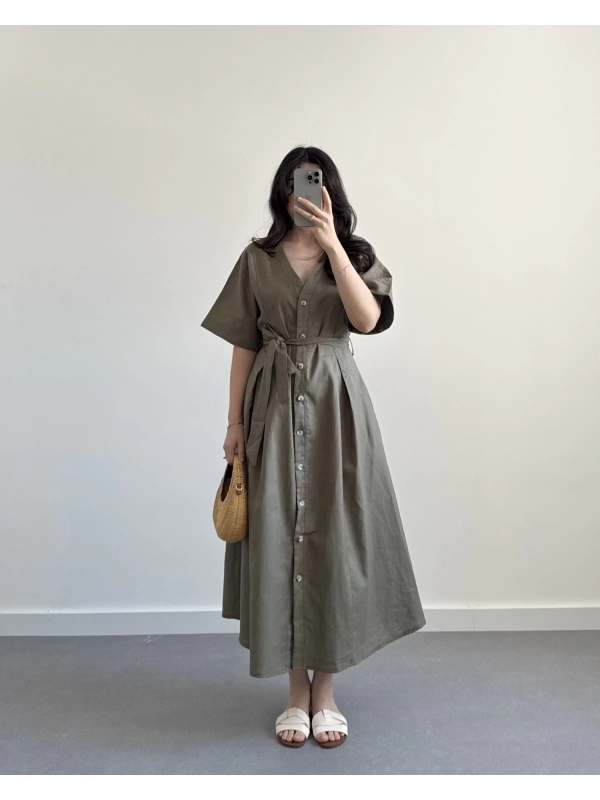 HAKİ KUŞAKLI KETEN DÜĞMELİ ELBİSE