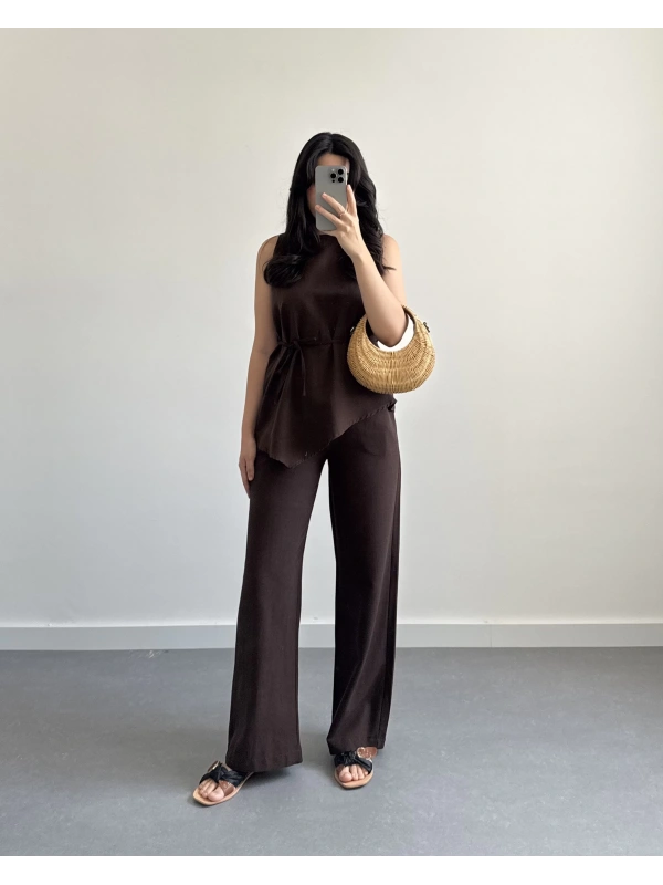 KAHVE ASİMETRİK KUŞAKLI BLUZ PANTOLON TAKIM