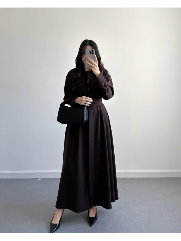 KAHVE BELİ KUŞAKLI MAKSİ ELBİSE