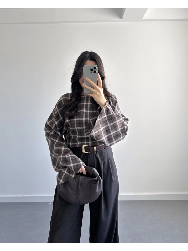 KAHVE EKOSE DESENLİ BLUZ