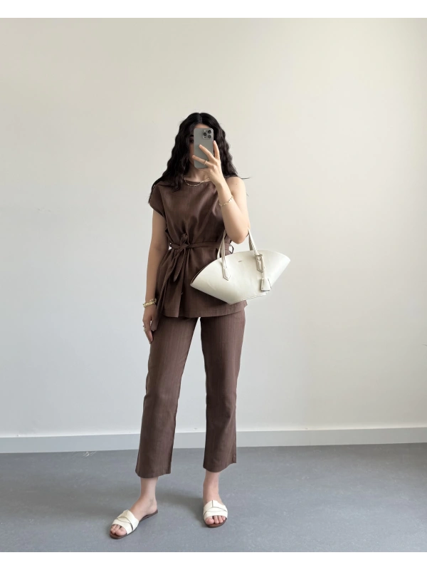 KAHVE OMUZ DETAYLI KUŞAKLI TAKIM