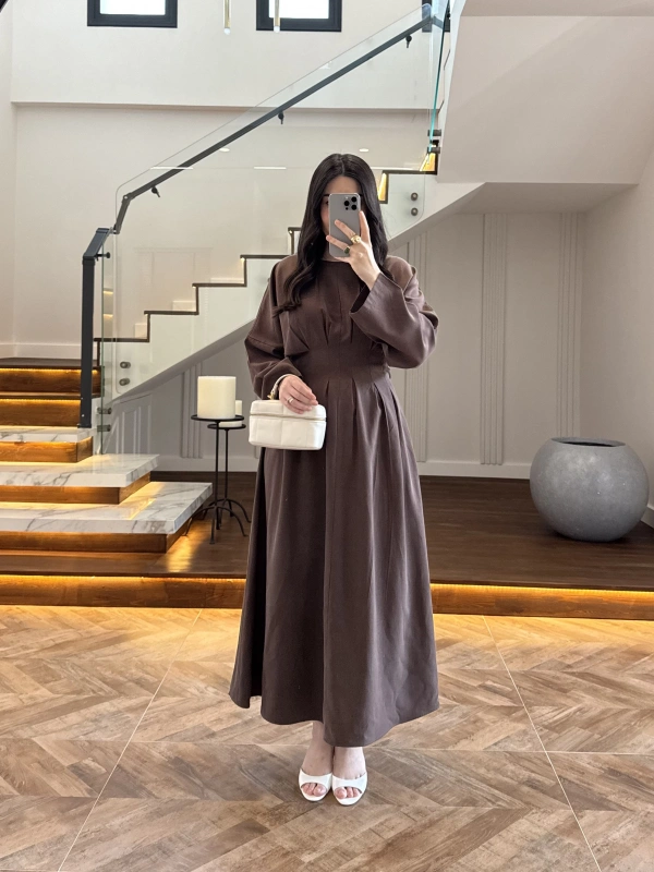 KAHVE PİLE DETAY ELBİSE -2399