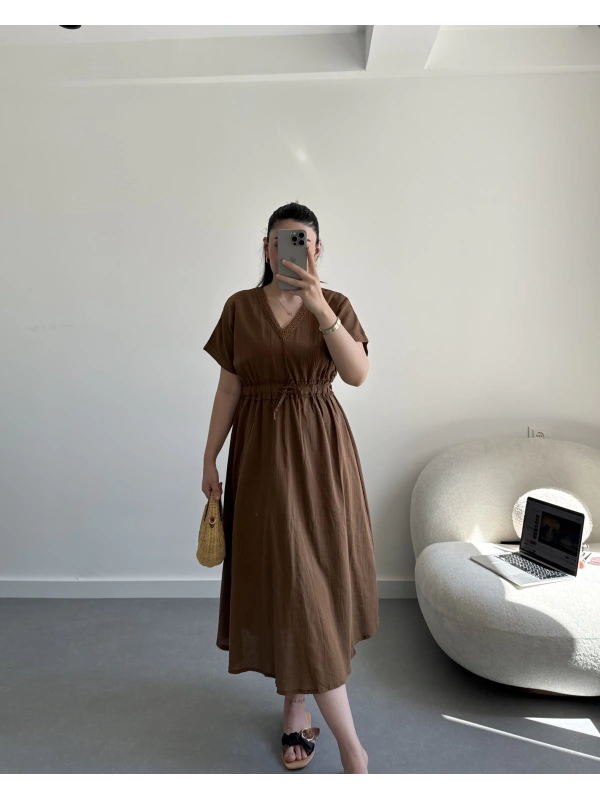Kahve V Yaka İşlemeli Keten Elbise