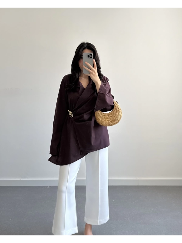 KAHVERENGİ GOLD BROŞLU GÖMLEK