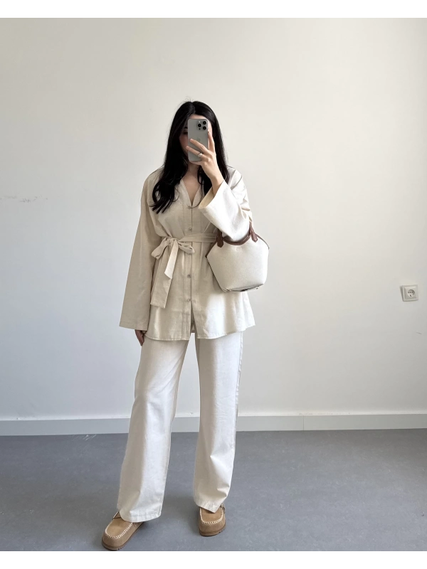 KETİ ÖNÜ DÜĞMELİ KUŞAKLI TAKIM BEJ