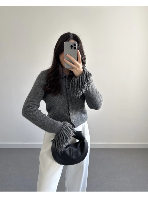 KOL UÇLARI PÜSKÜLLÜ HIRKA ANTRASİT