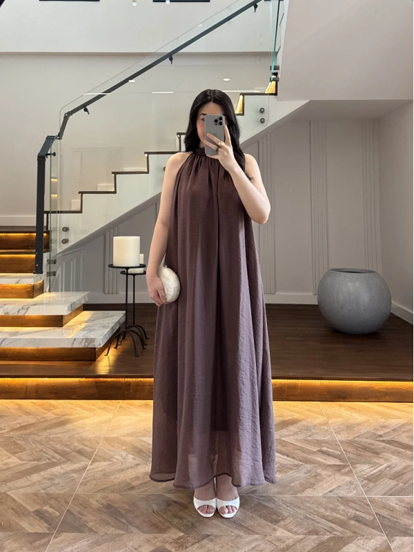 KOYU KAHVE YAKA BAĞCIKLI ELBİSE-3438