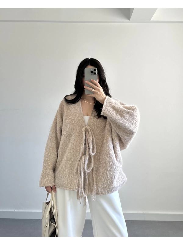 KREM SAKALLI KAŞE TASARIM CEKET