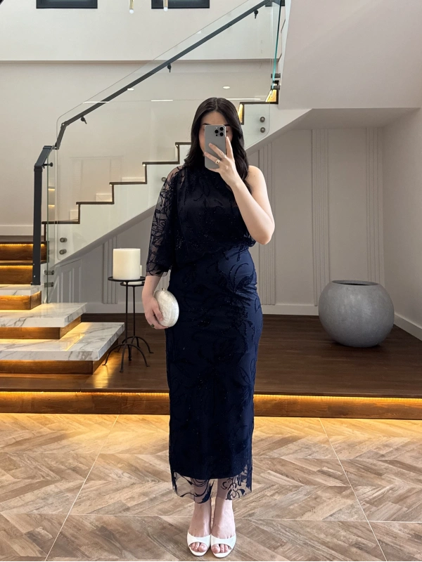 LACİVERT TEK OMUZ DESENLİ SİMLİ ELBİSE -4033