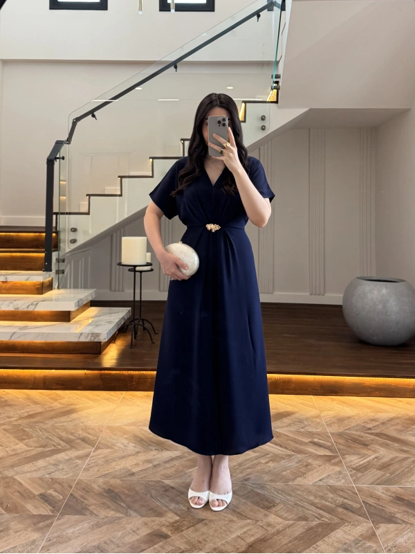 (ÖN SİPARİŞ )LACİVERT TOKA DETAY BEL BAĞLAMALI ELBİSE- 4021