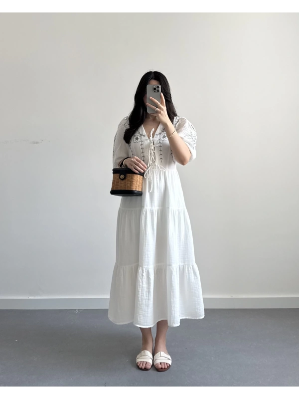 LİSİ EKRU NAKIŞLI MÜSLİN ELBİSE