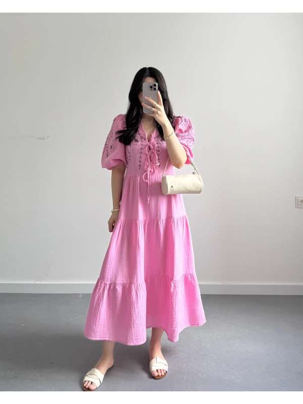 LİSİ PEMBE NAKIŞLI MÜSLİN ELBİSE