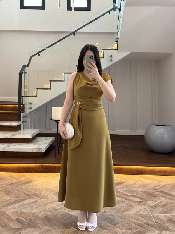OLİVE OMUZ DETAY TOKALI ELBİSE-3978