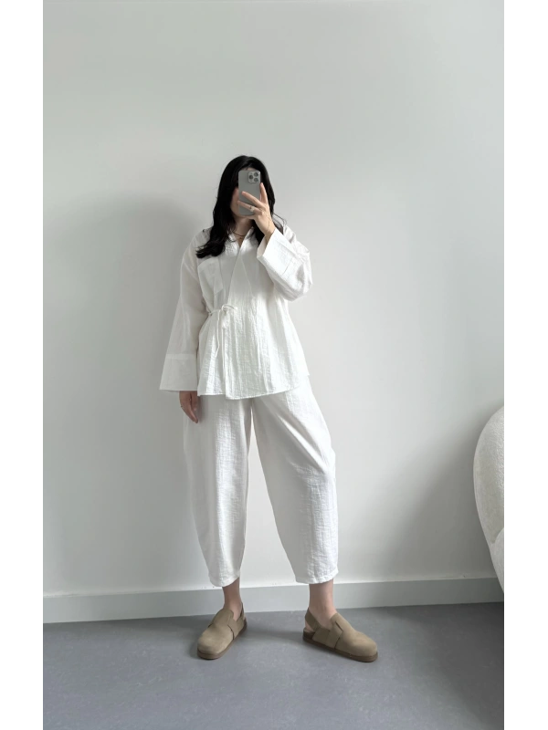 Önü bağlamalı beyaz keten tasarım takım