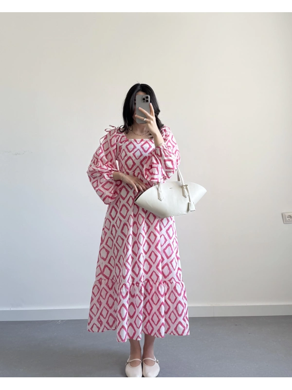 PEMBE MADONNA YAKA ELBİSE