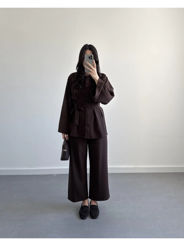 PİLE DETAYLI KUŞAKLI TAKIM KAHVE