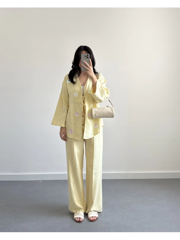 SARI TAŞ VE ÇİÇEK BASKILI KİMONO TAKIM