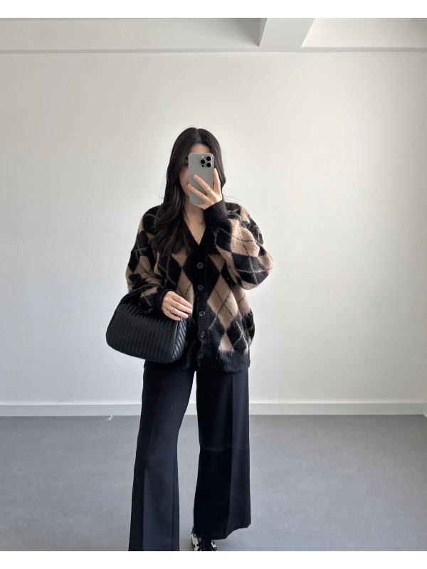 SİYAH BAKLAVA DESEN HIRKA