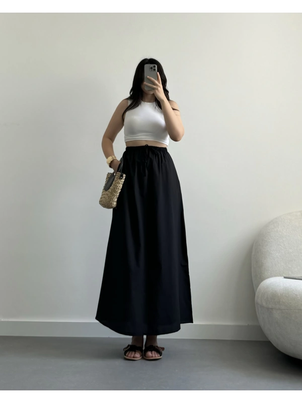 Siyah beli bağcıklı midi boy etek