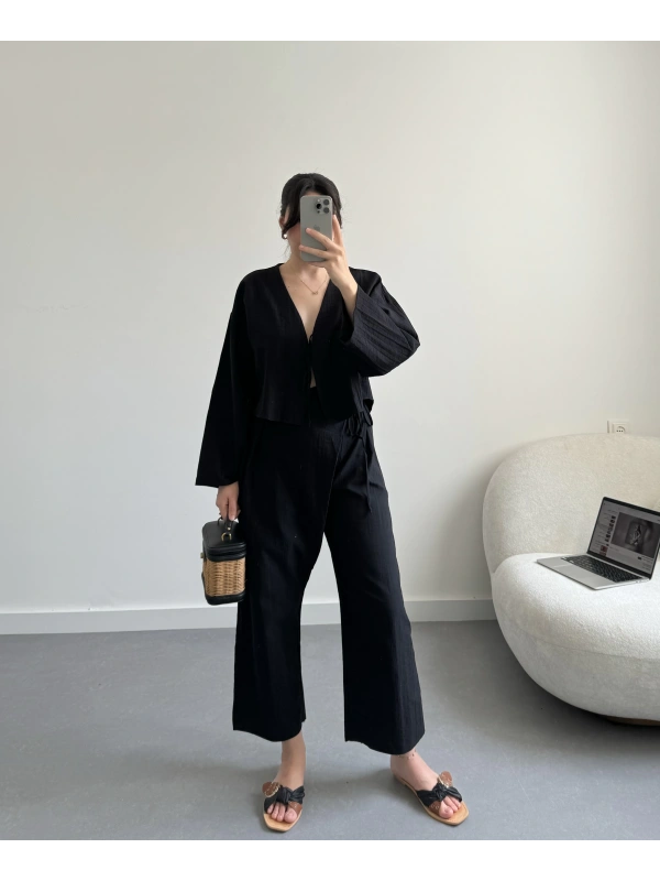 Siyah Crop Bağcıklı Tasarım Takım