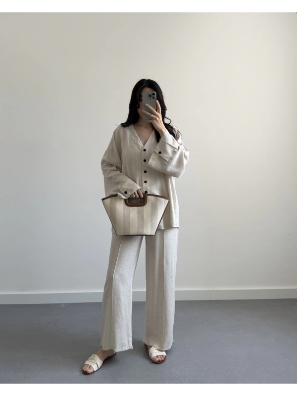 SİYAH DÜĞME DETAYLI TAKIM NATURAL