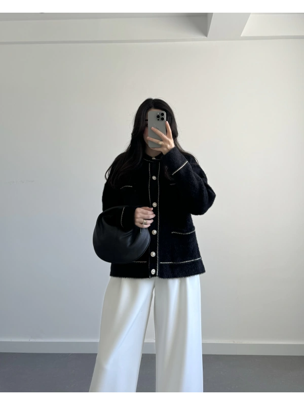 Siyah İnci Düğme Detaylı Yumoş Dokulu Hırka