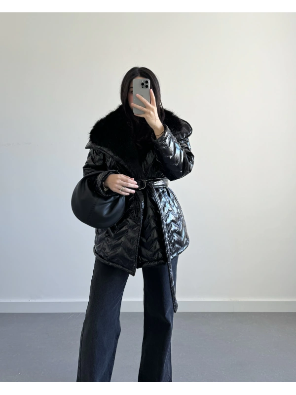 SİYAH KÜRKLÜ KEMERLİ MONT