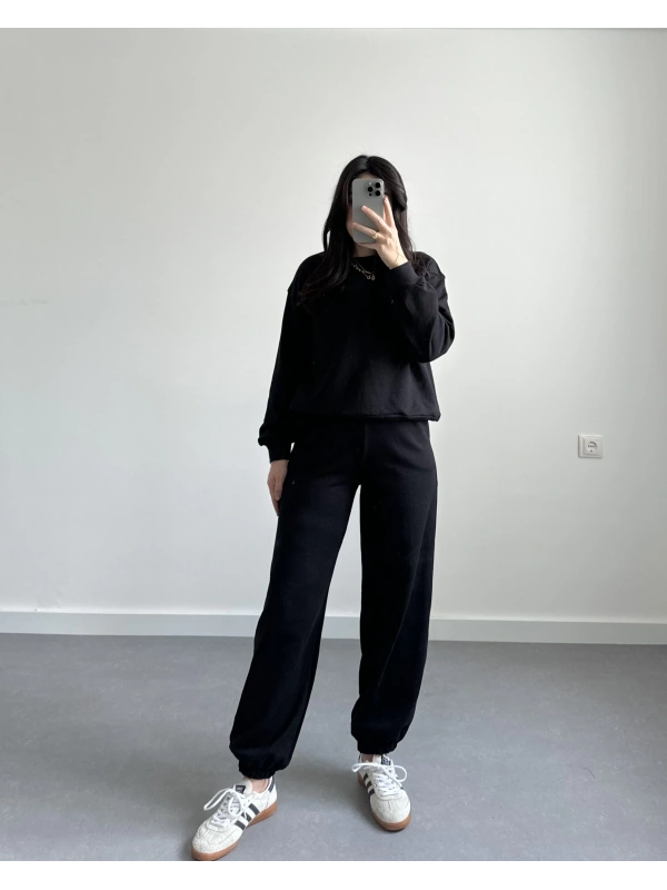 SİYAH MEVSİMLİK EŞOFMAN TAKIMI