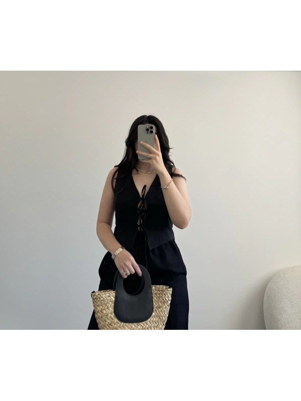 Siyah önü bağlamalı yelek