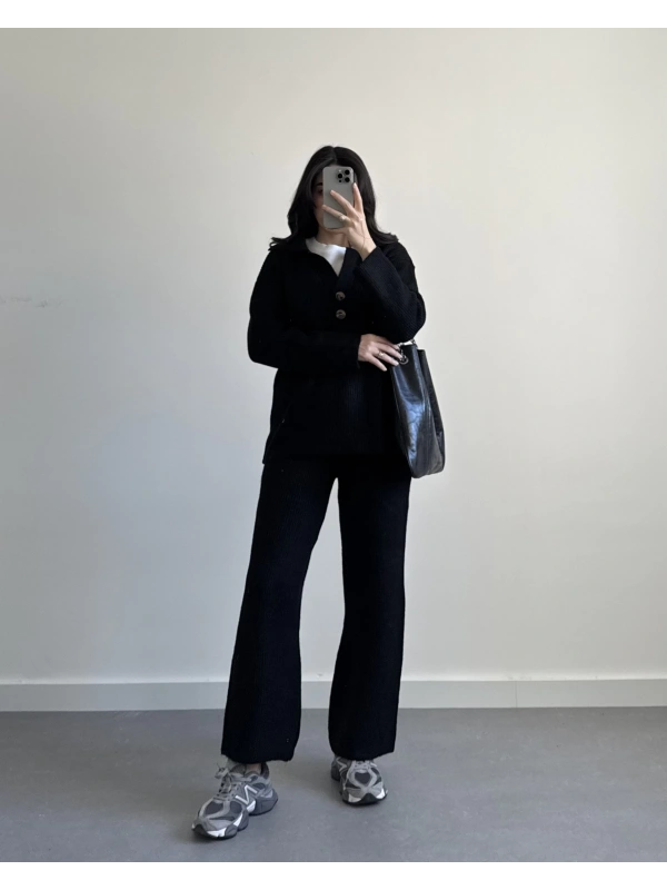 SİYAH ÖNÜ DÜĞMELİ TRİKO TAKIM