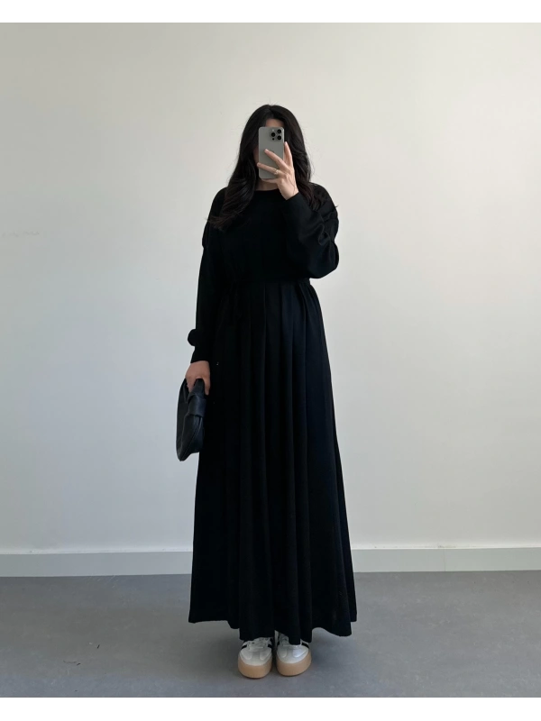 SİYAH PİLELİ TRİKO ELBİSE