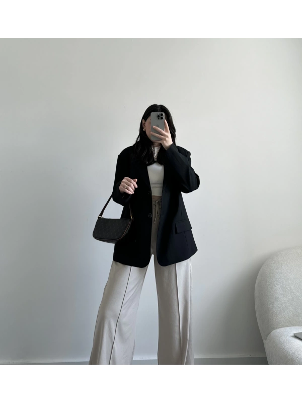 Siyah vatkalı oversize blazer