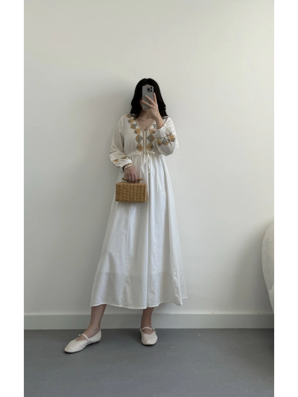 Stella beyaz nakışlı elbise