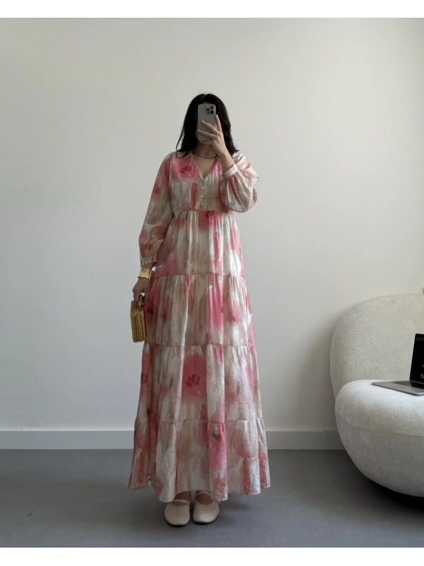 Uzun pembe çiçekli elbise